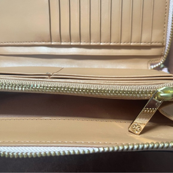Tory Burch Continental Wallet In Pale Pink Color - Picture 7 of 16
